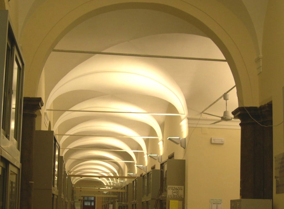 illuminazione-di-un-corridoio-della-facolta_giurisprudenza_palermo